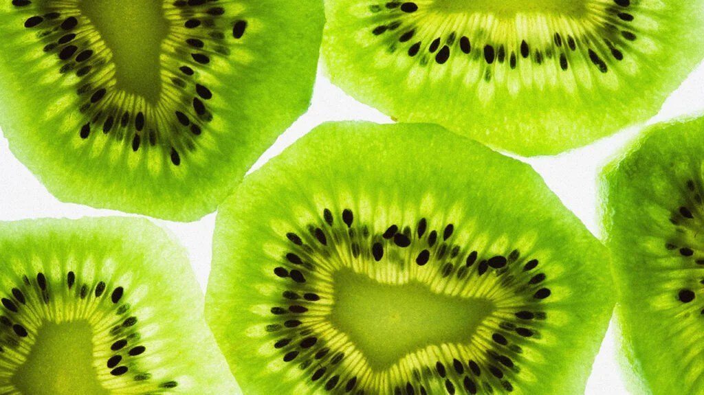 Close up of kiwi slices